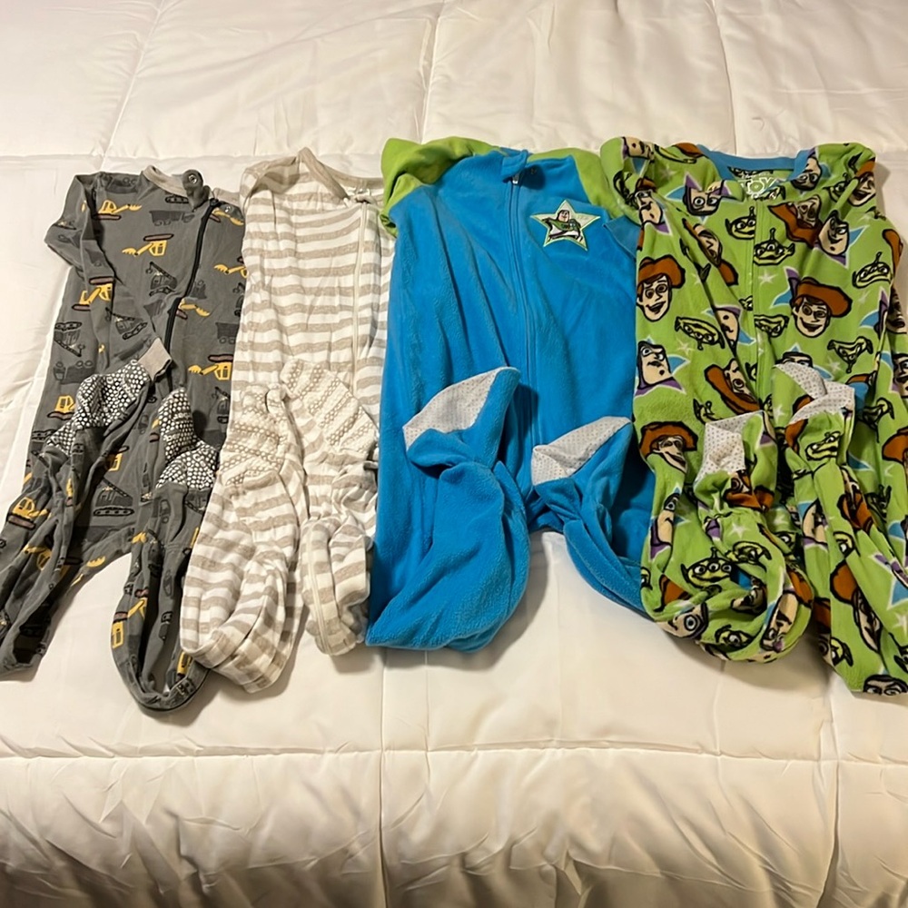 Set of 4 long sleeve footed pajamas boys 5T